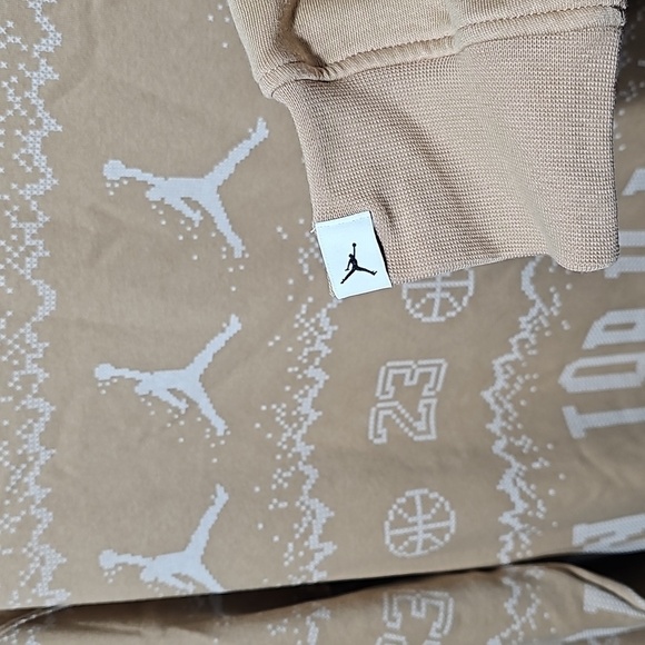 Jordan Essentials Festive Fleece Pullover Sweater Size Medium NWT - Picture 7 of 10